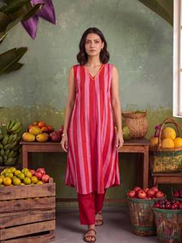 Ambraee - Women Red Stripes Printed Kurta with Pant