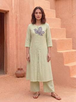 Ambraee - Women Green Checks Patch Kurta with Pant