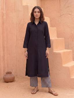 Ambraee - Women Black Solid Thread Work Kurta with Pant