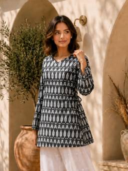 KAFTANIZE - Women Black Ikat Printed Short Kurti