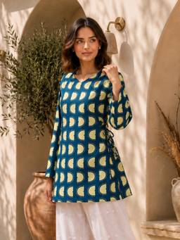 KAFTANIZE - Women Teal Geometric Printed Short Kurti