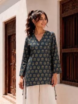 KAFTANIZE - Women Navy Blue Floral Printed Short Kurti