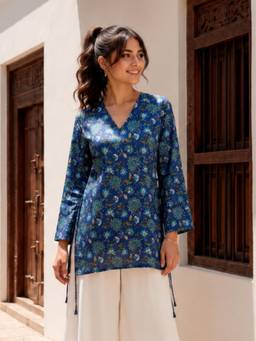 KAFTANIZE - Women Blue Floral Printed Short Kurti