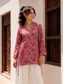 KAFTANIZE - Women Pink Floral Printed Short Kurti