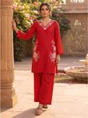 Red color option, Sold out, Currently selected