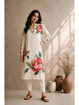 Mud spire - Women Off White Floral Printed Kurta with Pant
