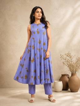 Mud spire - Women Blue Floral Printed Anarkali Kurta with Pant