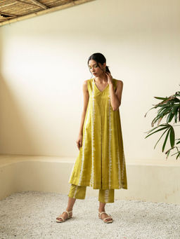 Akiso - Yellow Flared Kurta Paired With Pant (Set of 2)