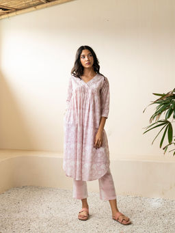 Akiso - Blush Pink Floral Printed Kurta With Pant (Set of 2)