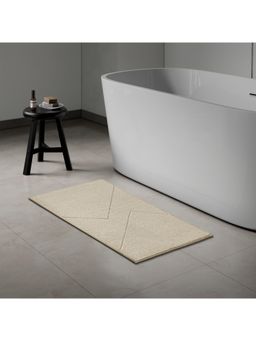 SPACES - Swift Flow Polyester 1726 GSM Machine Tufted Plain Large Bath Mat
