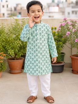 Campana - Green Floral Cotton Regular Kurta and Pyjama