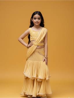 Cutiediva - Sleeveless Dyed Lace Embellished Saree With Choli