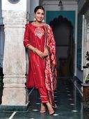 Red color option, Sold out, Currently selected