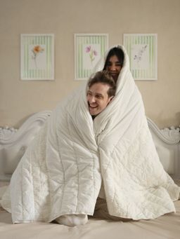 THE BABY TRUNK - Off White Everything Premium Soft Microfiber Bed Quilt (King)