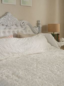 THE BABY TRUNK - White Cloud Whisper Ultra-Soft Lightweight Quilt (King)