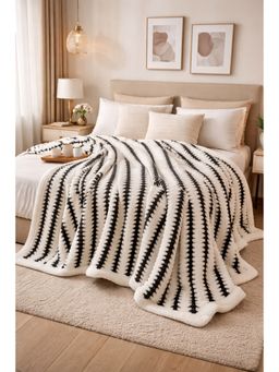 The Gharnish - White Luxury Herringbone Pattern Blanket (Double)
