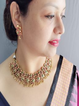 GRIIHAM - Gold Plated Temple Choker Jewellery Set With Kempe Stone