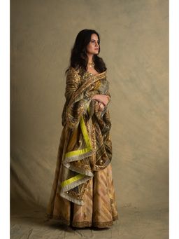PRIYANKA RAAJIV - Rumra Rika And Keerat Gold And Beige Lehenga (Set of 3)