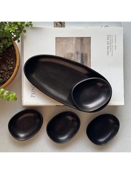 Faaya Gifting - Uma Oval Serving Black Platters (Pack of 5)