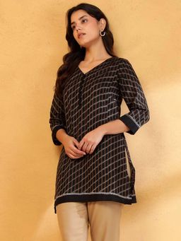 Fabindia - Black Cotton Ikat Slim Fit Kurti