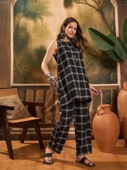 InWeave - Black Plaid Checks Round Neck Kurta with Pant