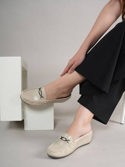 SCENTRA - Lacy Beige Cushioned Loafers