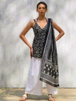 MAAND - Women Cotton Blend Kurti and Palazzo with Dupatta