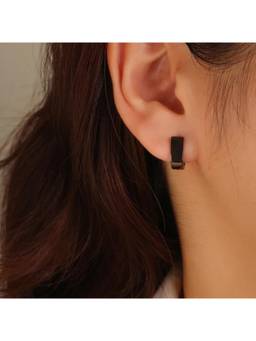 Miora - Black IC Square Earring