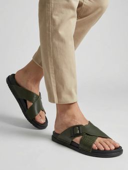 Styli - Men Olive Cross Strap Buckle Comfort Sandals