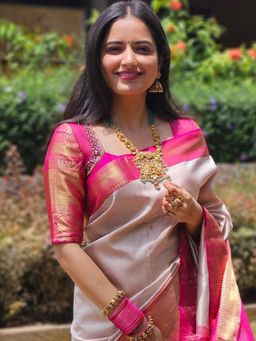 Akhilam - Women Silk Blend Off White Woven Saree with Unstitched Bloue