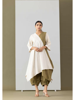 MARKKAH STUDIO - Women Olive Chambray Solid Kurta