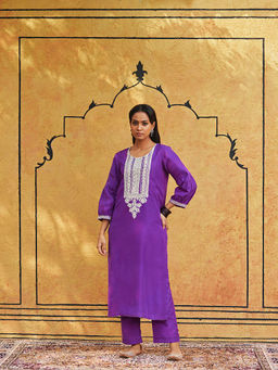WeaverStory - Purple Pure Silk Tilla Hand Embroidered Kurta With Pants And Dupatta (Set of 3)