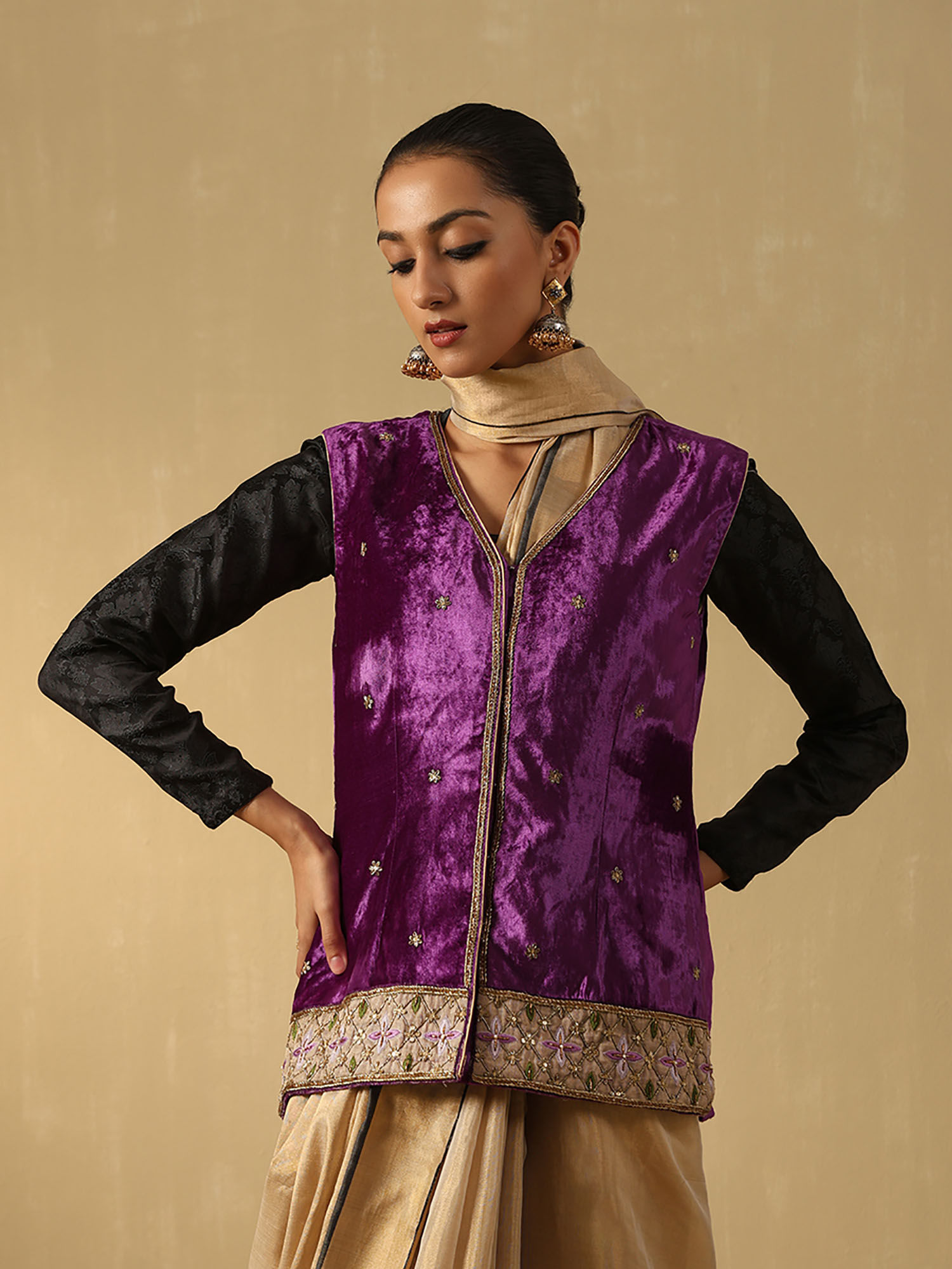 weaverstory Purple Hand Embroidered Zardozi Silk Velvet Sleeveless Jacket-picture-23