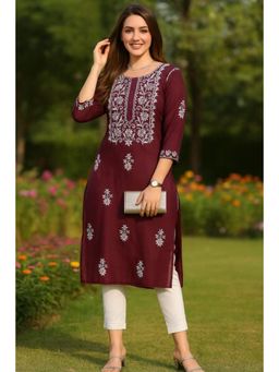 VAIRAGEE - Women's Embroidered Straight Magenta Kurta