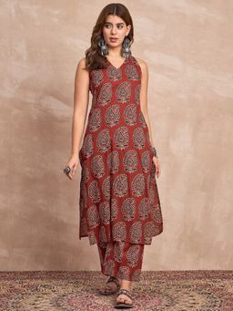 LAASYNA - Halter Neck Kurta With Pant
