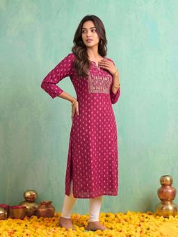 Rangita - Women Fuchsia Rayon Embroidered Straight Kurta