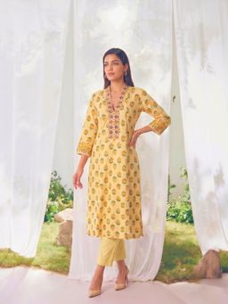 Rangita - Women Yellow Cotton Printed Straight Kurta With Pant