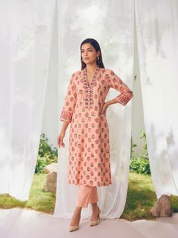 Rangita - Women Peach Cotton Printed Straight Kurta With Pant