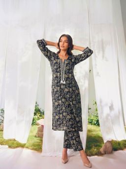 Rangita - Women Navy Blue Cotton Printed Straight Kurta With Pant