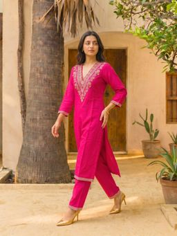 Rangita - Women Pink Cotton Embroidered Straight Kurta With Pant