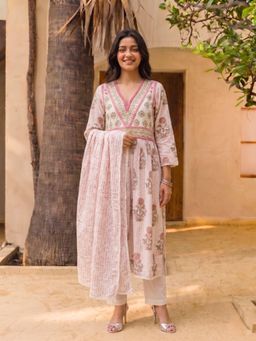 Rangita - Women Pink Rayon Embroidered Flared Kurta With Pant & Dupatta