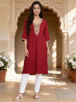 Rangita - Women Fuchsia Rayon Embroidered Straight Kurta