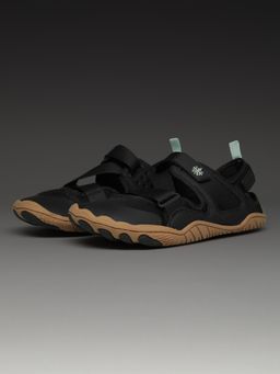 CULT - Black Round Toe Sandals