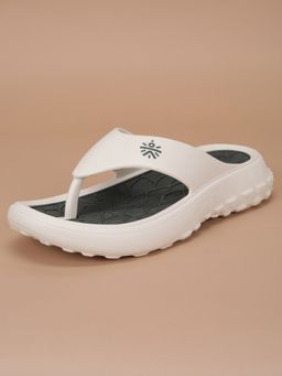 CULT - Off White Round Toe Flipflops