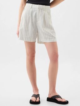 GAP - Women's Striped Relaxed Fit Mid-Rise Shorts