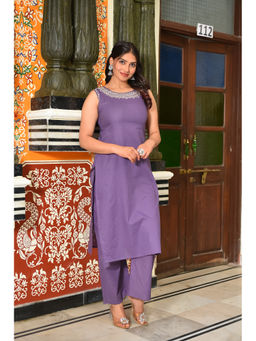 DISHWA FASHION - Women Embroidered Sleeveless Cotton Kurta With Pants