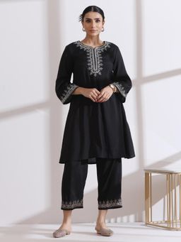 Swtantra - Womens Black Kurta with Embroidery and Pant (Set of 2)