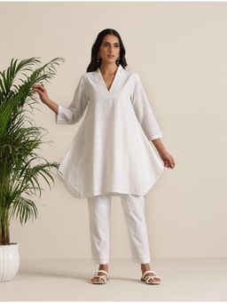 trueBrowns - White Cotton Embroidered Co-Ord (Set of 2)