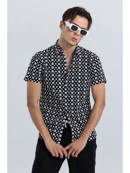 Snitch - Men Glory Black Embroidered Shirt