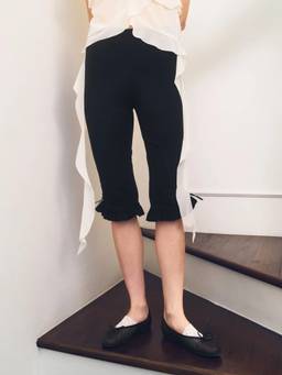 Pomelo - Ruffle Hem Cropped Capri Leggings - Black